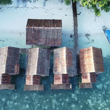 Firdas Bungalows Waisai 外观 照片