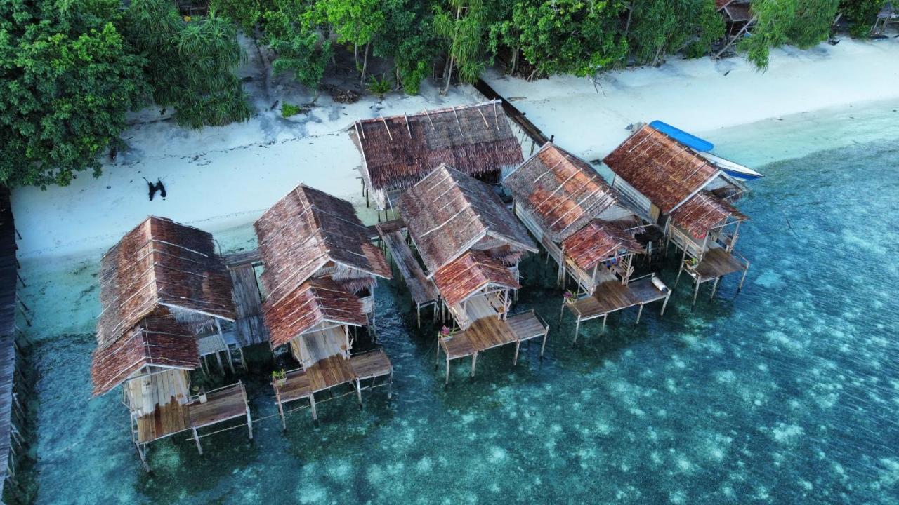 Firdas Bungalows Waisai 外观 照片