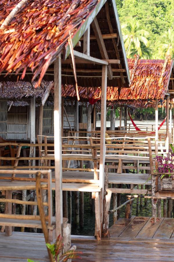 Firdas Bungalows Waisai 外观 照片